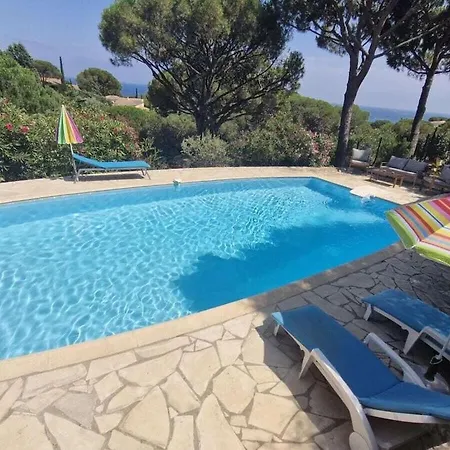 In Maxime With Swimming Pool Vila *
