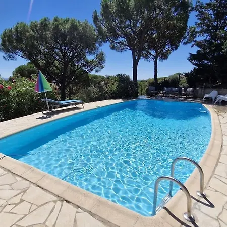 In Maxime With Swimming Pool Vila